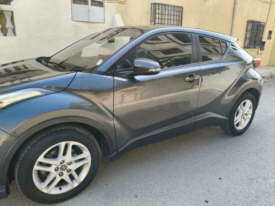 Toyota C-HR, photo 1 sur 6